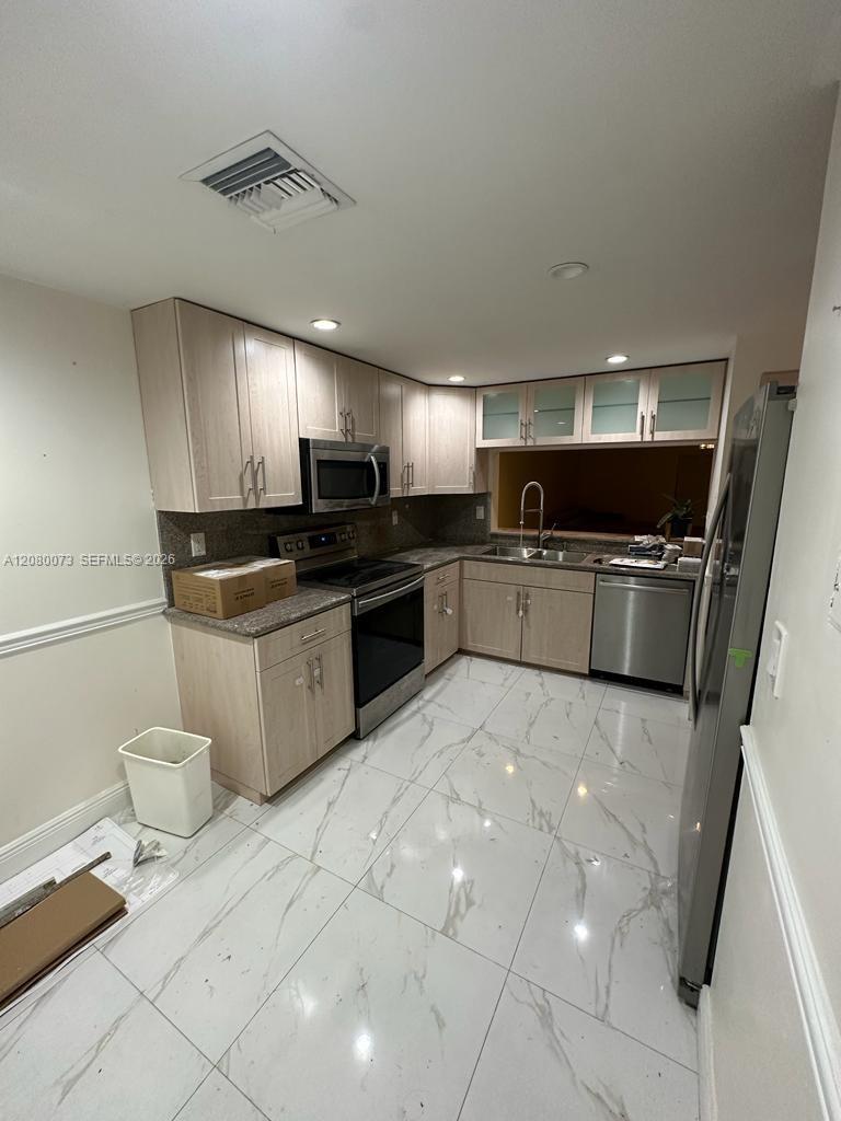 10182 NW 41st Street