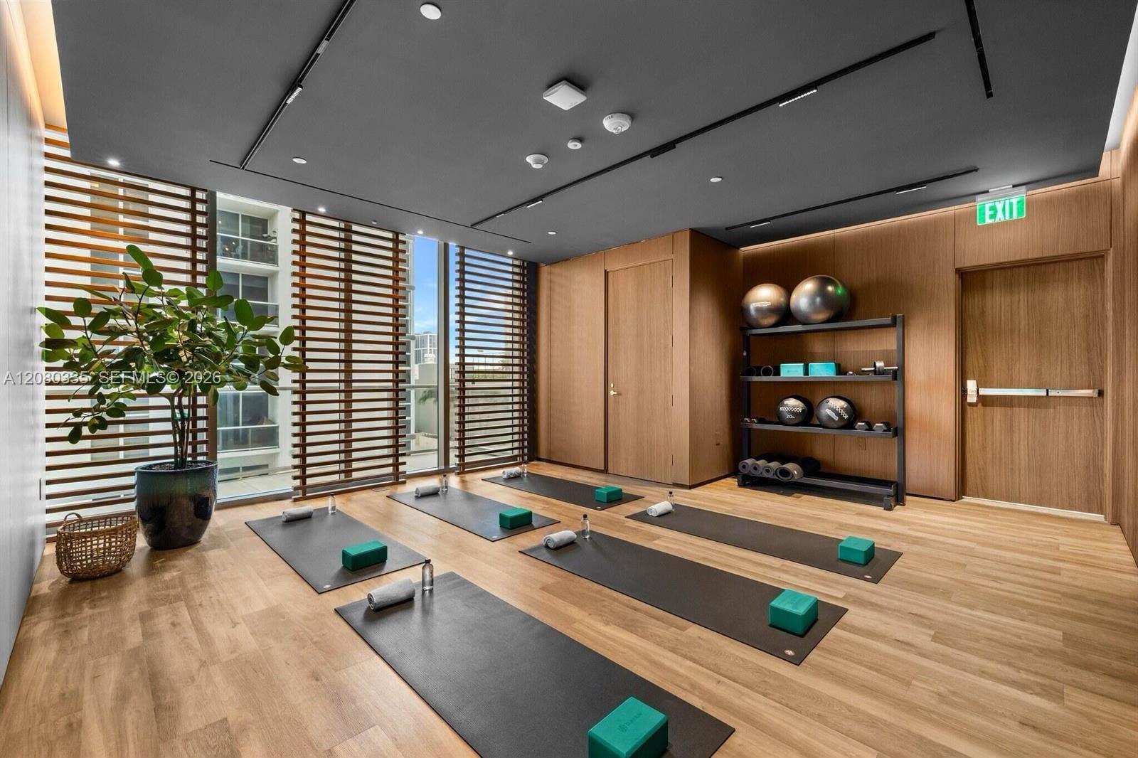 1400 Biscayne