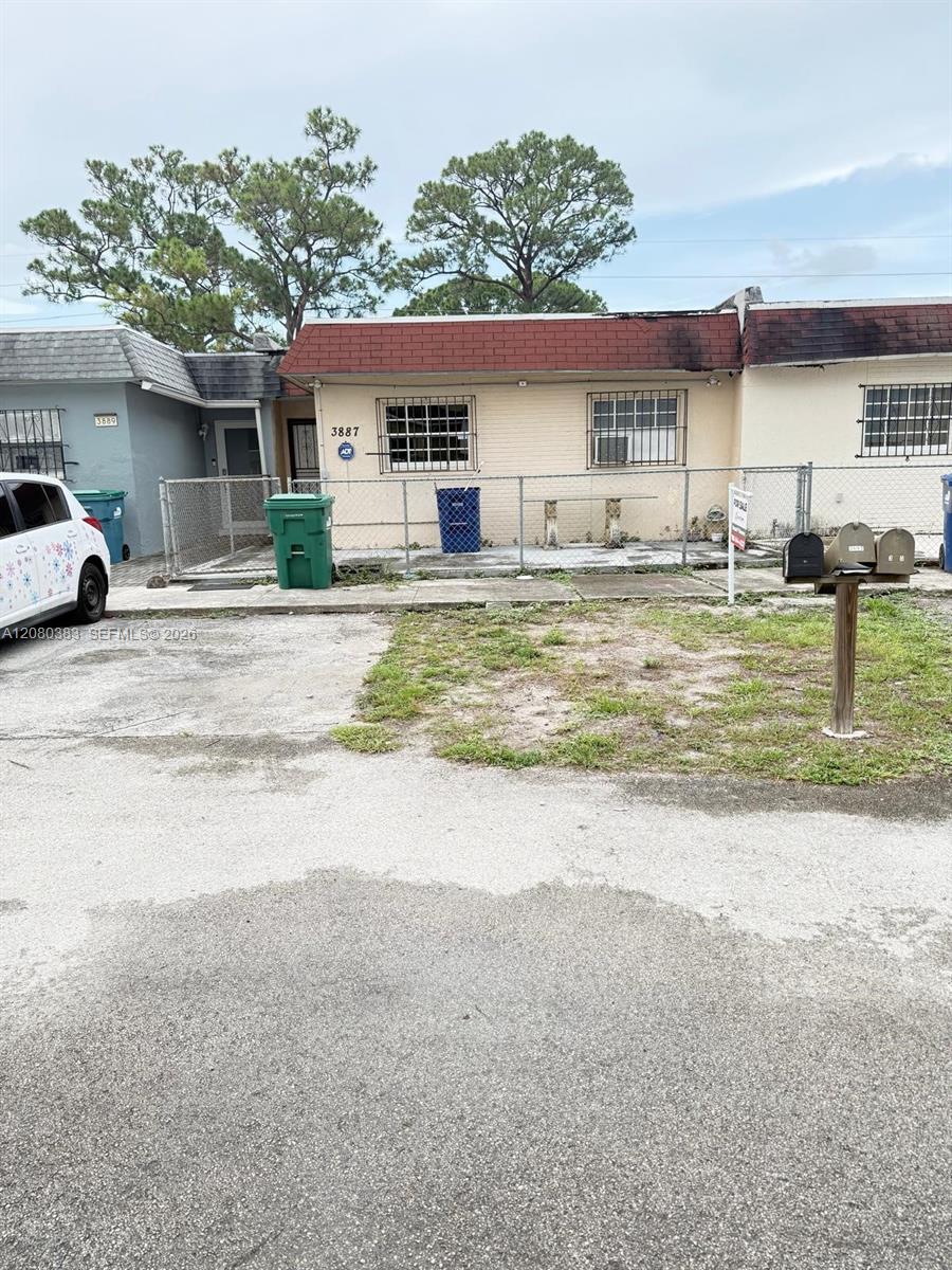 3887 NW 207th St Road