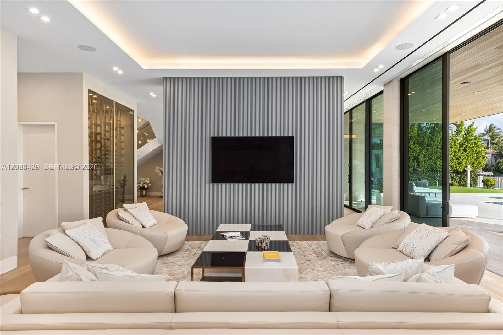 2560 Del Lago Drive