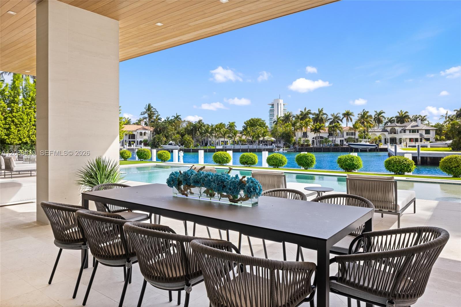 2560 Del Lago Drive