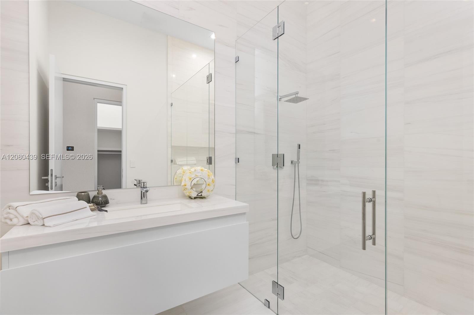 2560 Del Lago Drive