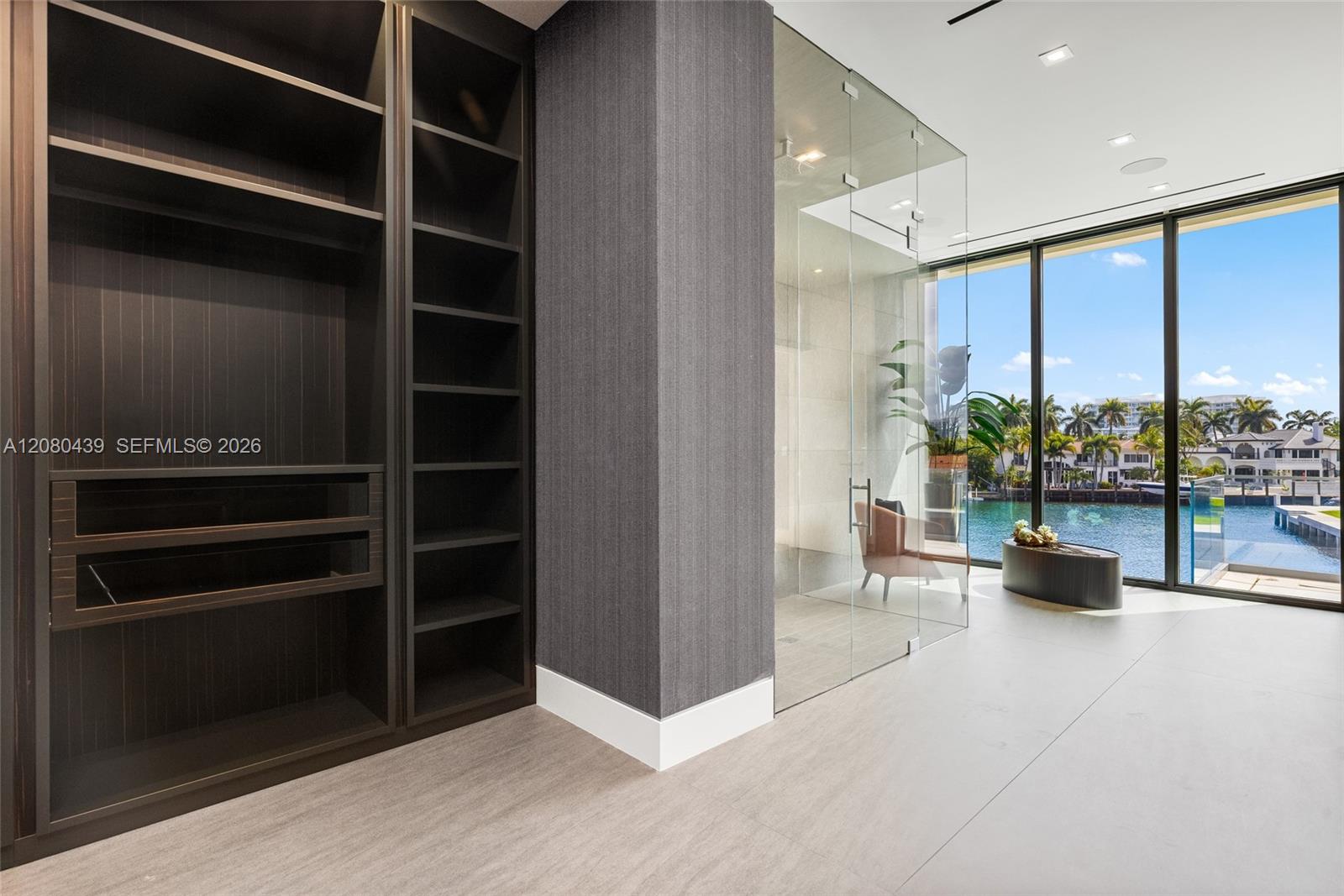 2560 Del Lago Drive