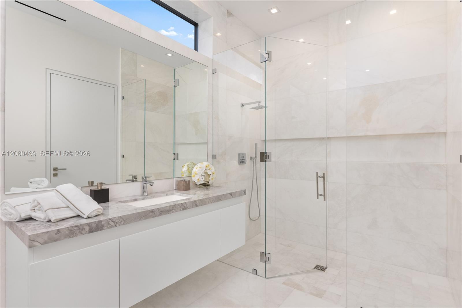 2560 Del Lago Drive
