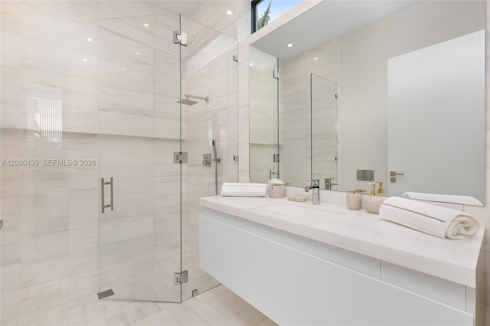 2560 Del Lago Drive