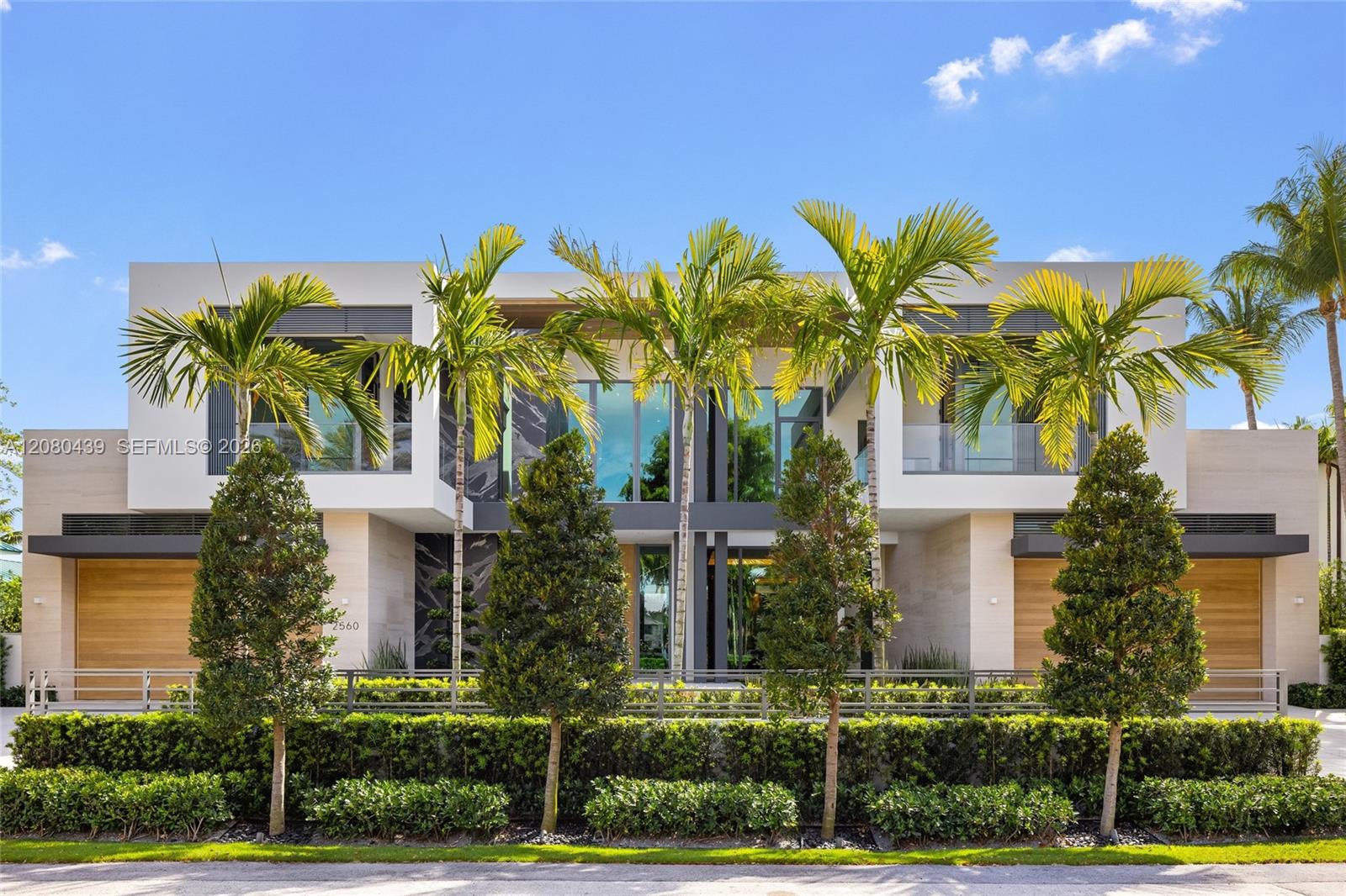 2560 Del Lago Drive
