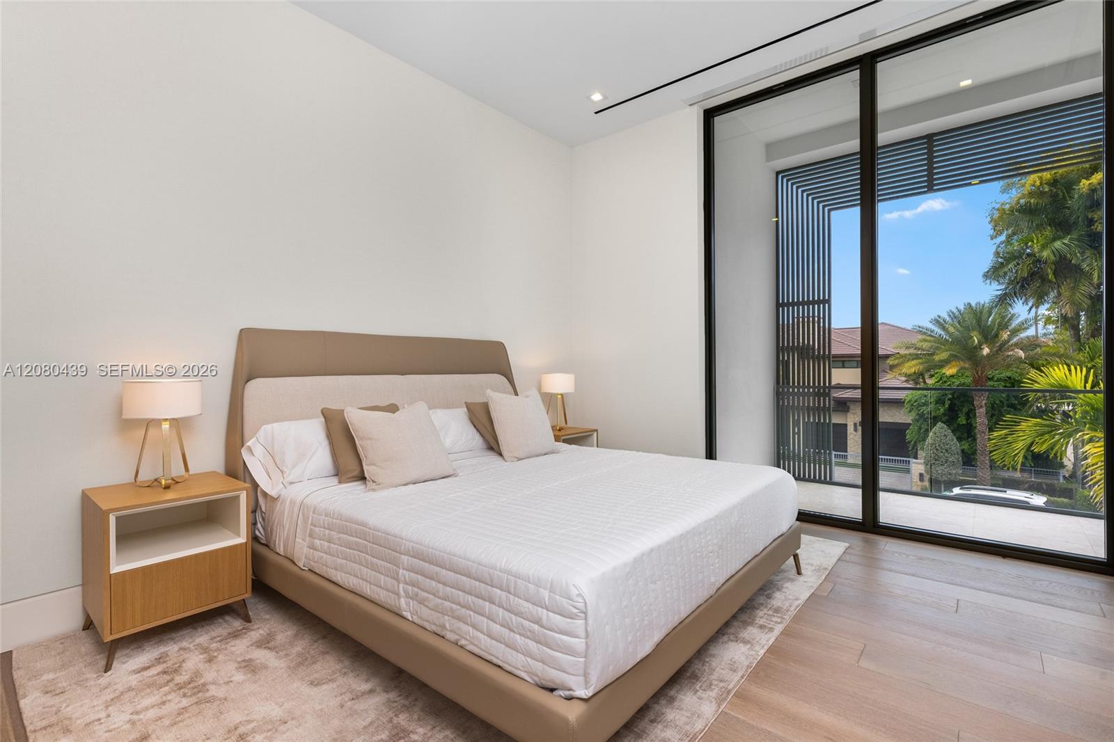 2560 Del Lago Drive