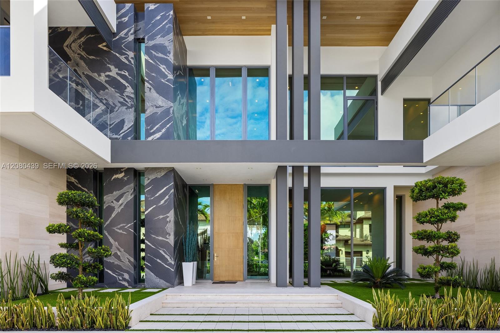2560 Del Lago Drive