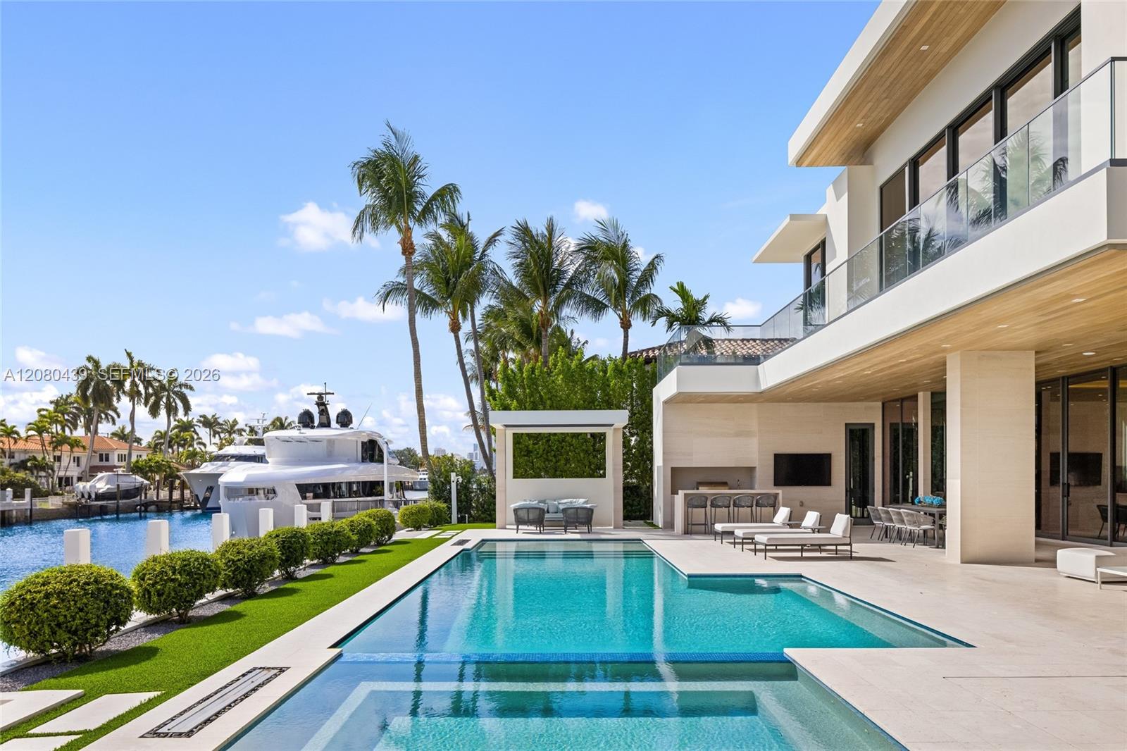 2560 Del Lago Drive