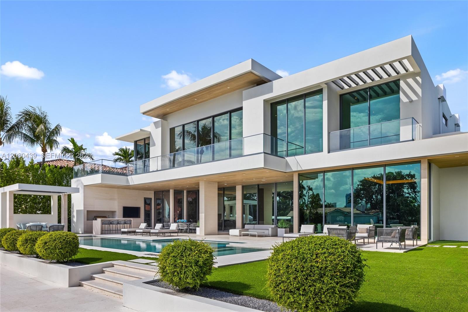 2560 Del Lago Drive