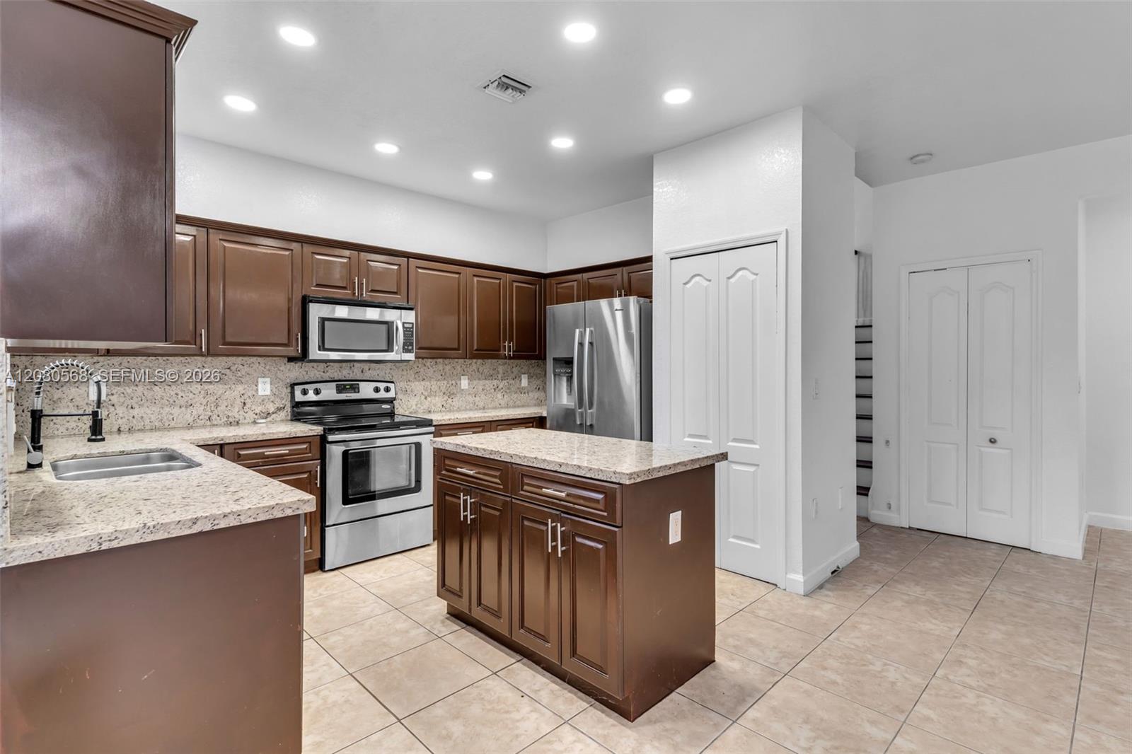 1922 SE 22nd Court