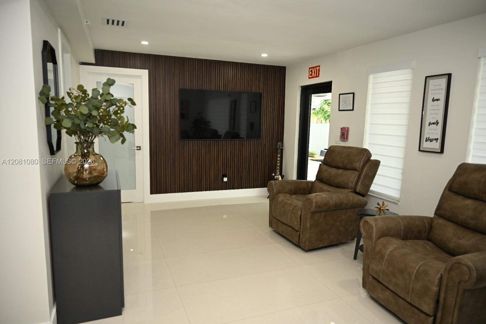 850 W 51st Place