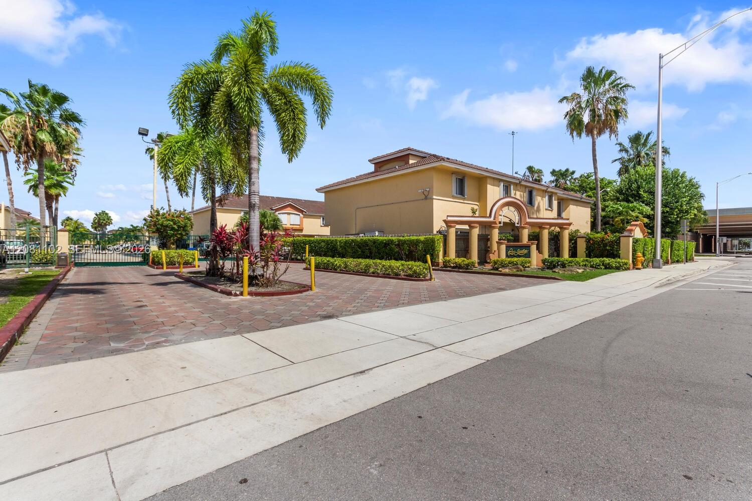 8210 NW 10th Street