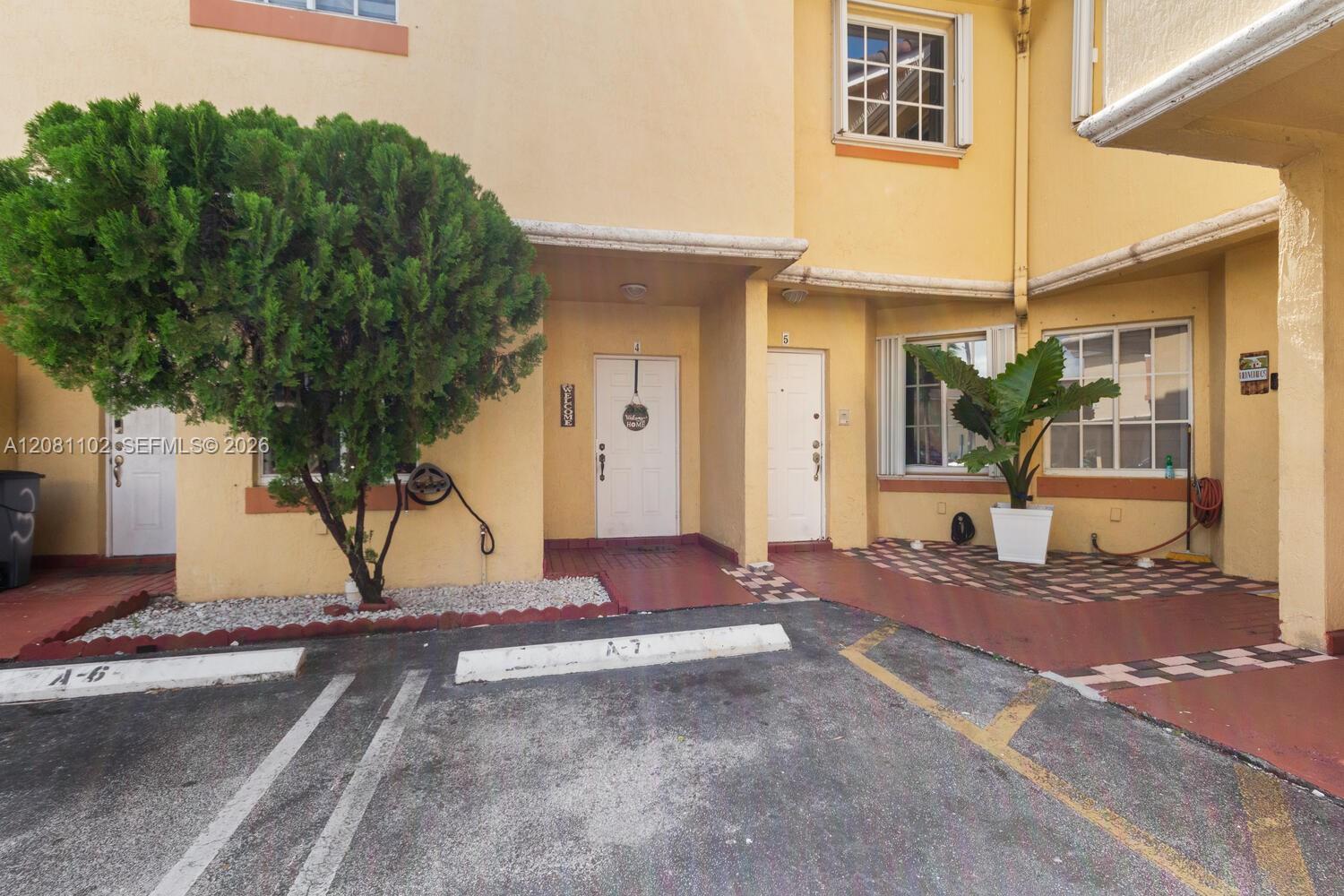 8210 NW 10th Street