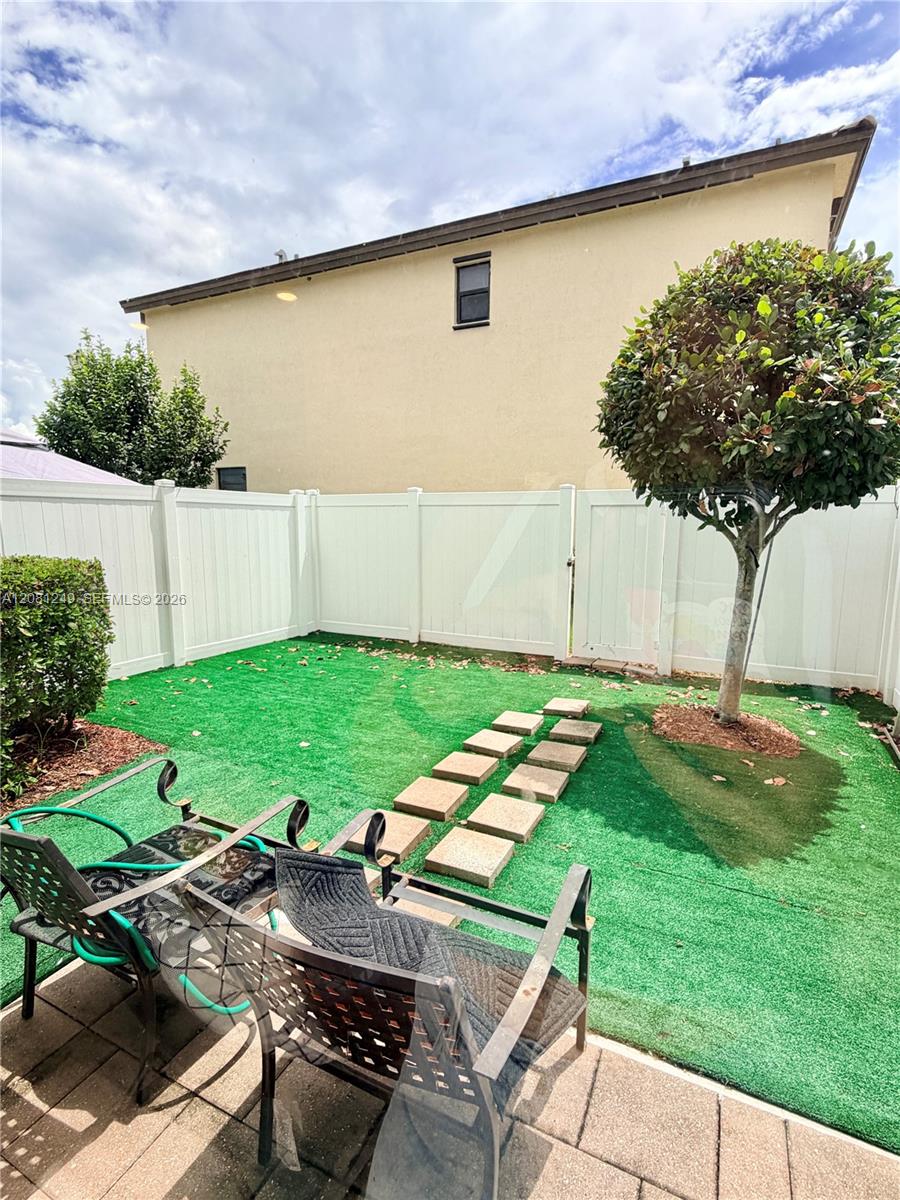 3344 W 105th Terrace
