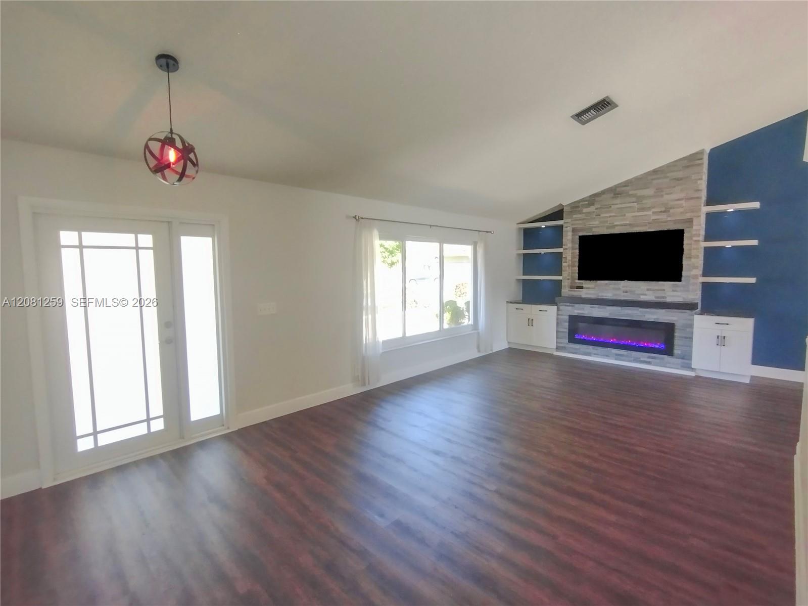 5780 Sun Pointe Circle gallery image #12