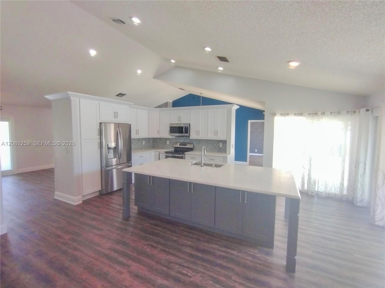 5780 Sun Pointe Circle gallery image #2