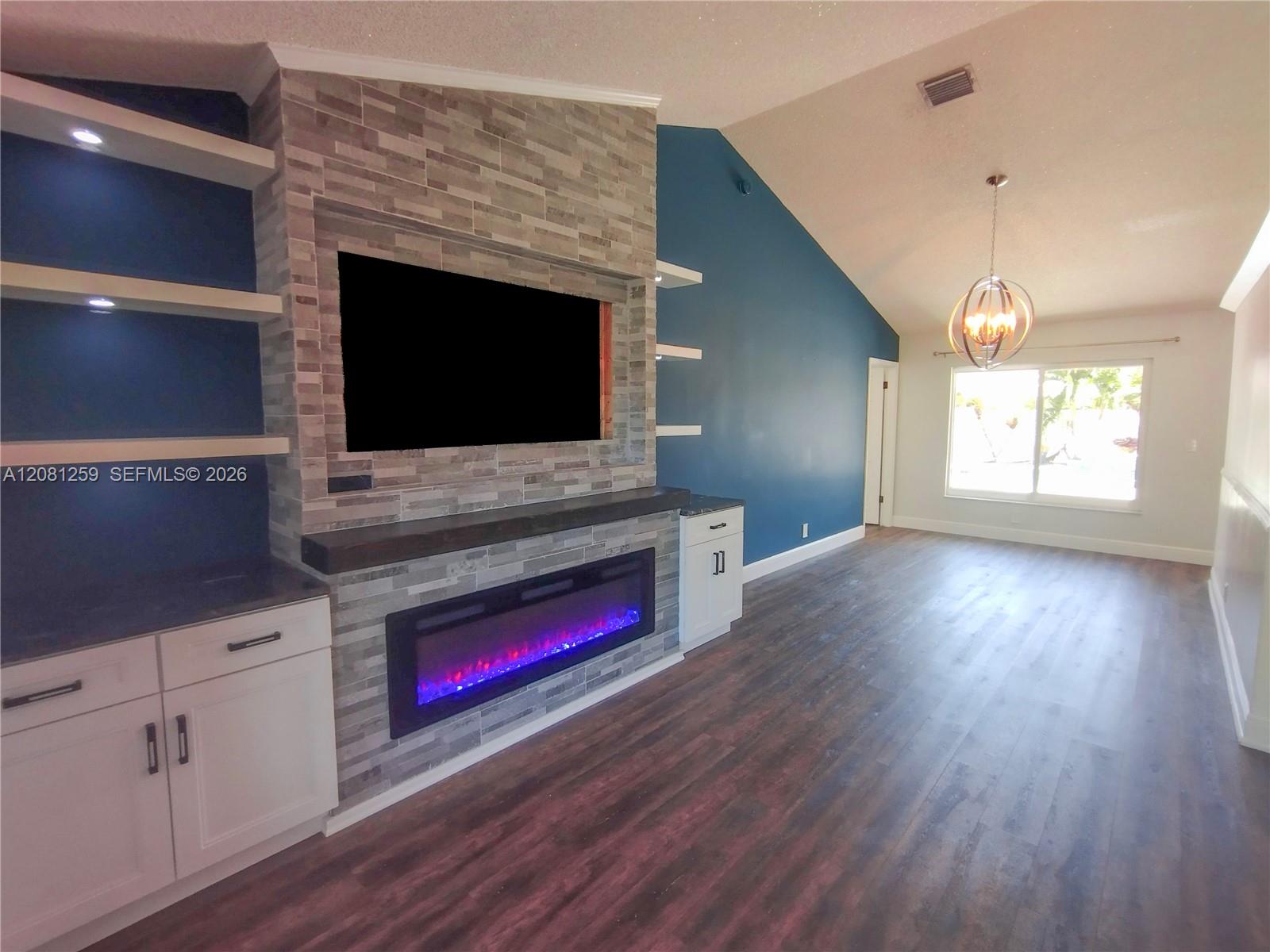 5780 Sun Pointe Circle gallery image #3