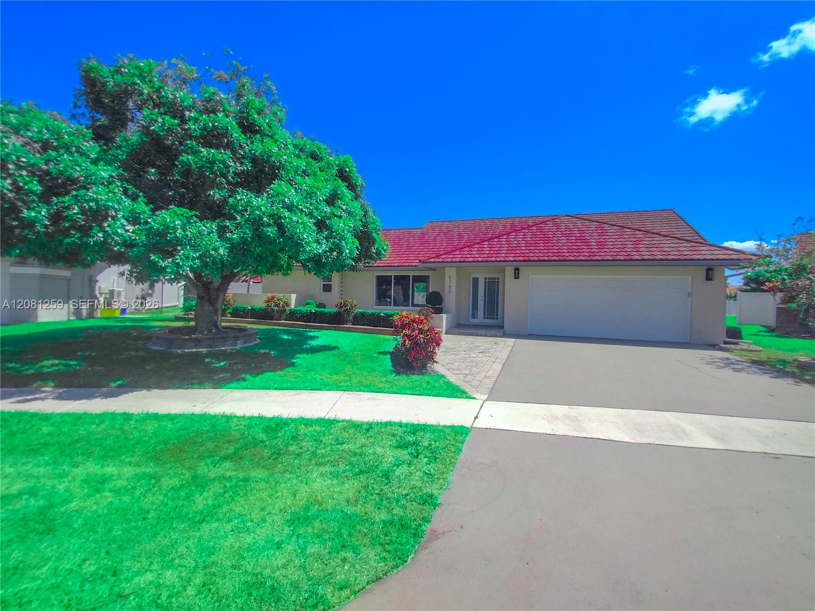 5780 Sun Pointe Circle gallery image #4