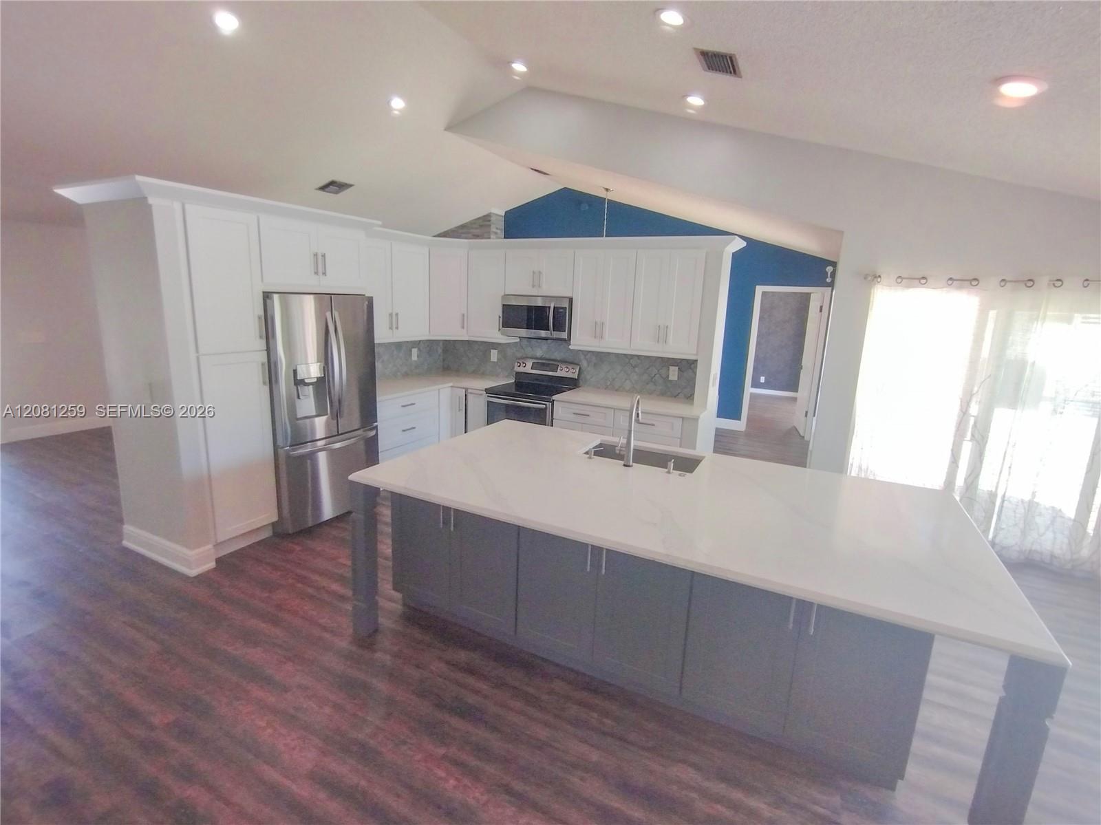 5780 Sun Pointe Circle gallery image #7