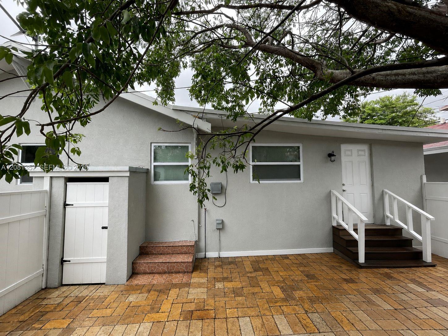 821 SW 29th Court