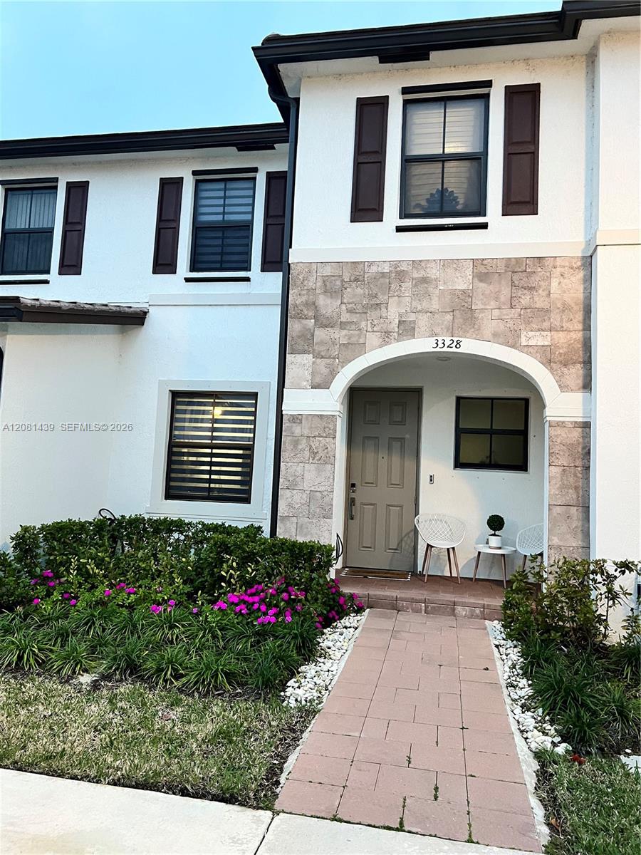 3328 W 114th Terrace