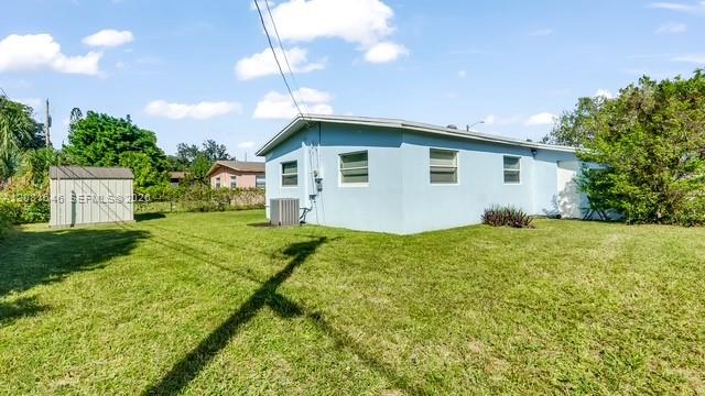 1041 NW 24th Terrace gallery image #15