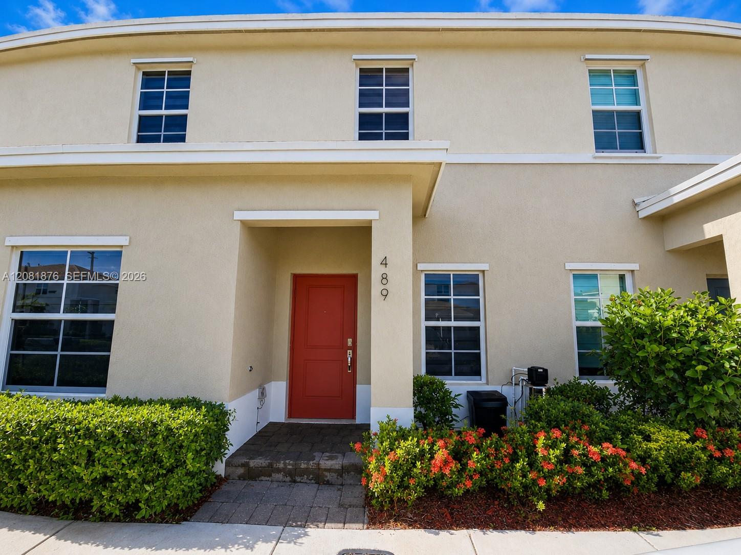 489 NE 4th Street