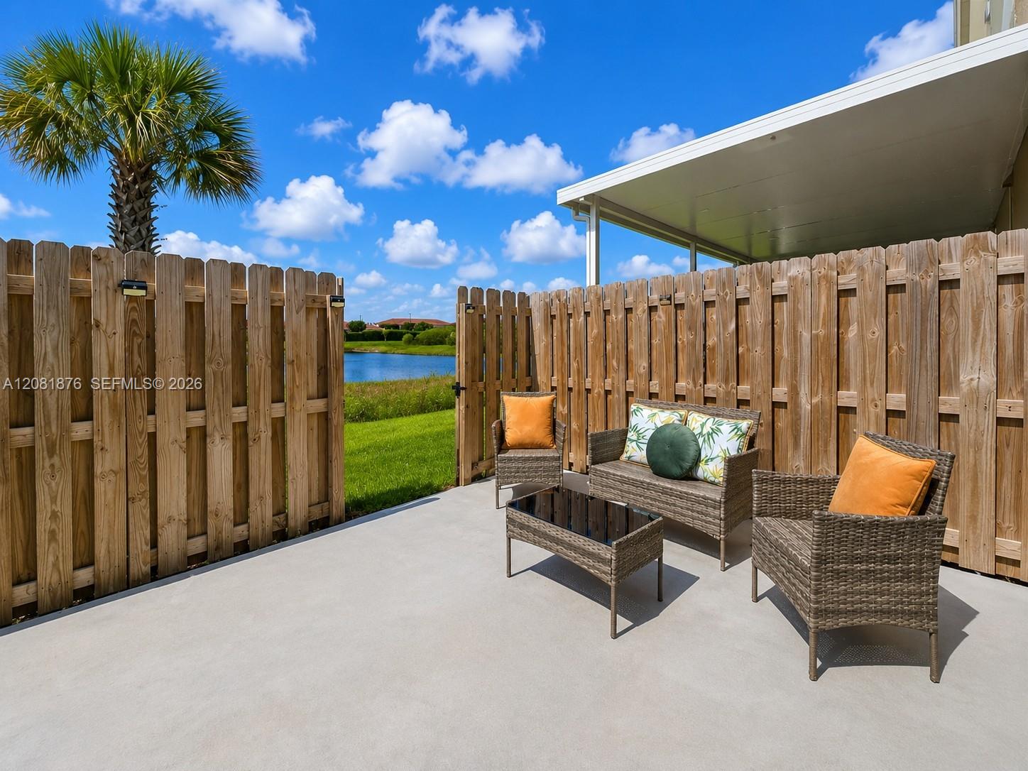 489 NE 4th Street