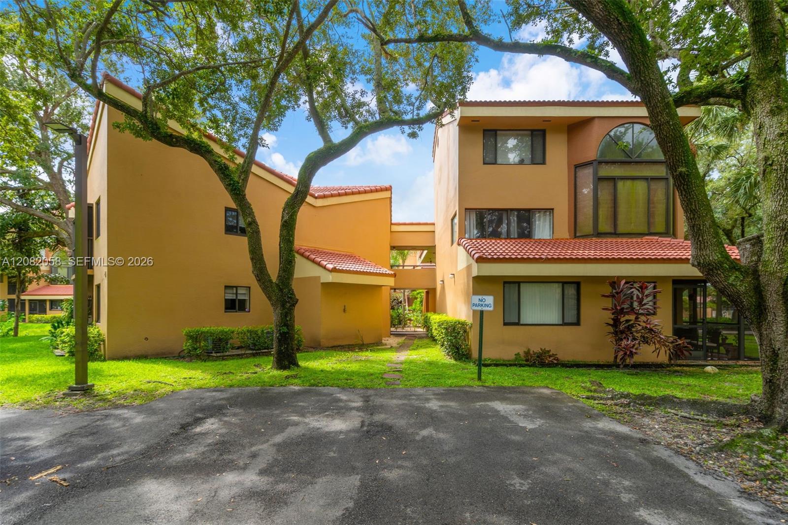 15495 Miami Lakeway