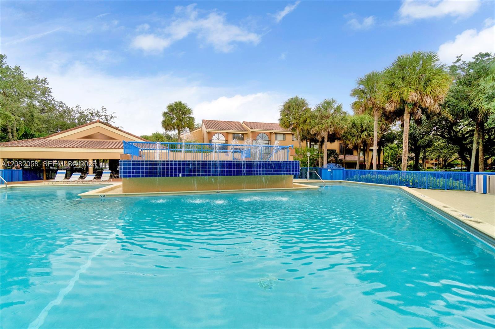15495 Miami Lakeway