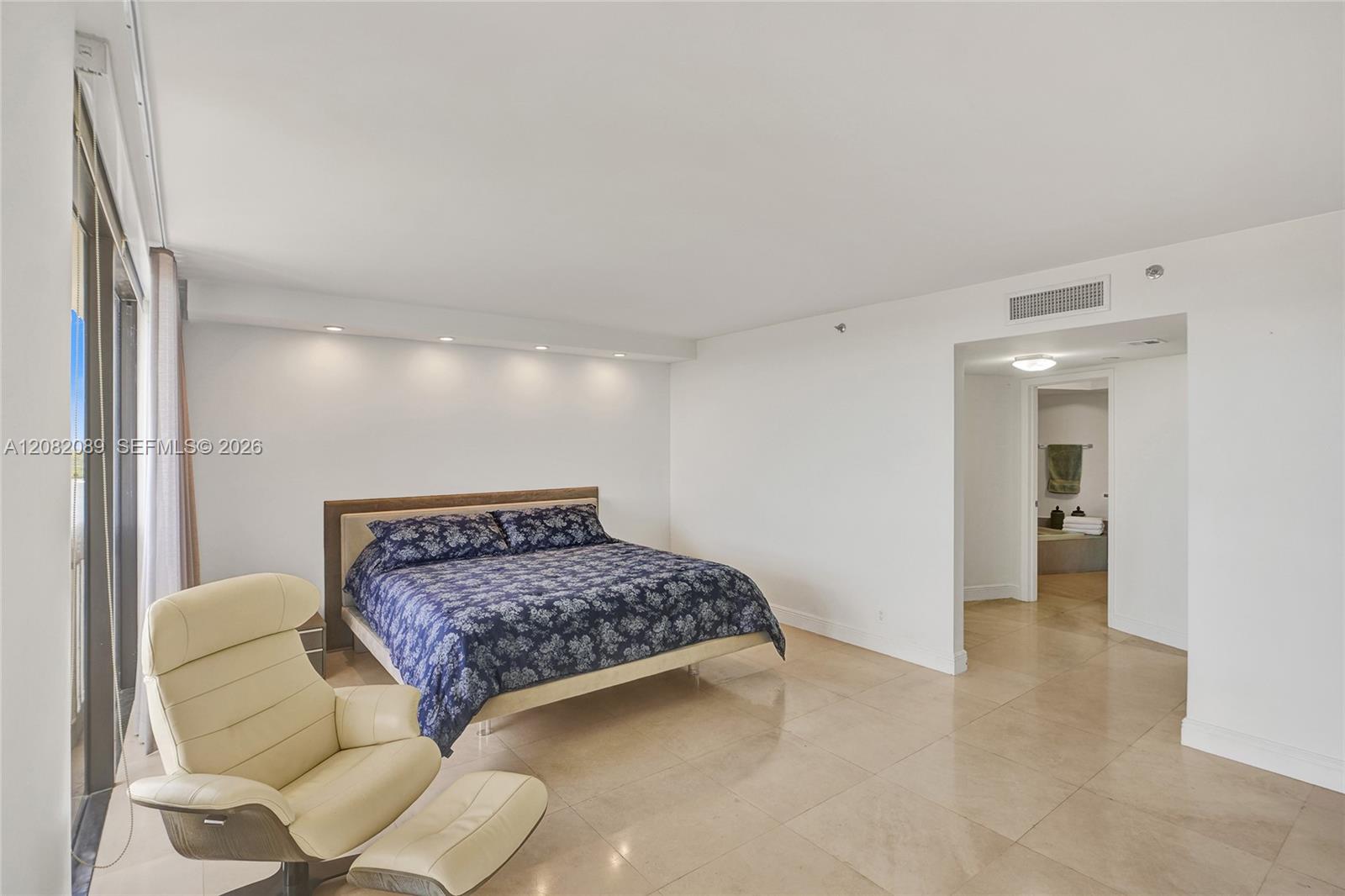 1000 E Island Boulevard