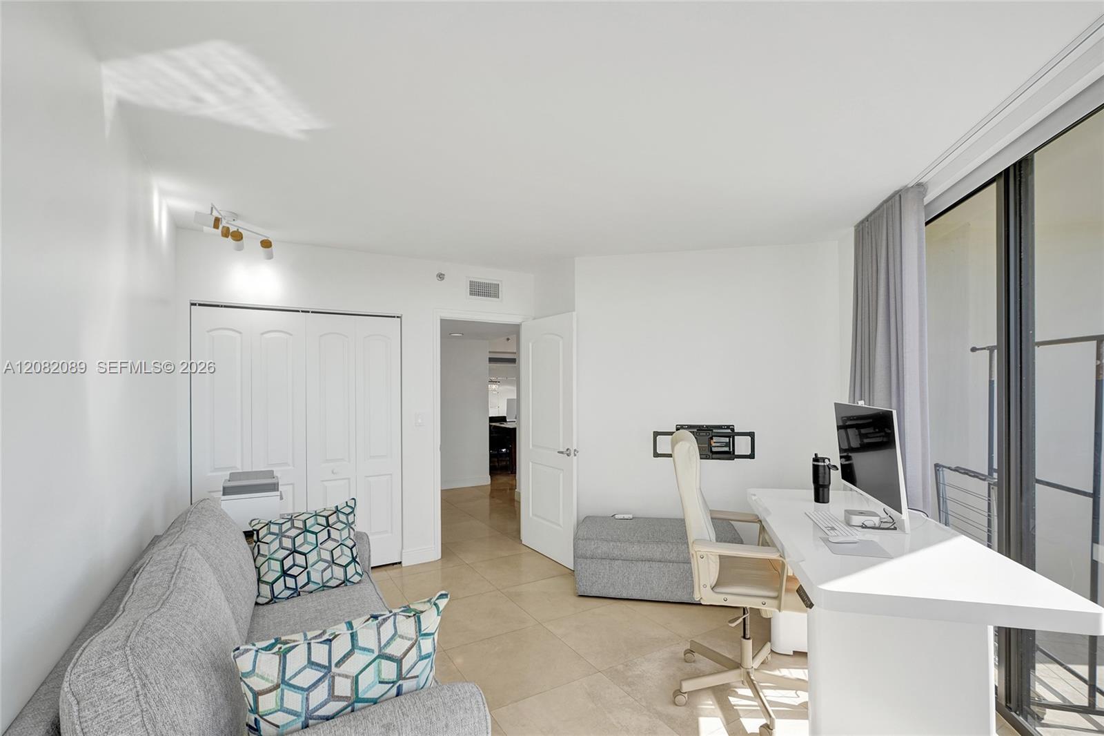 1000 E Island Boulevard