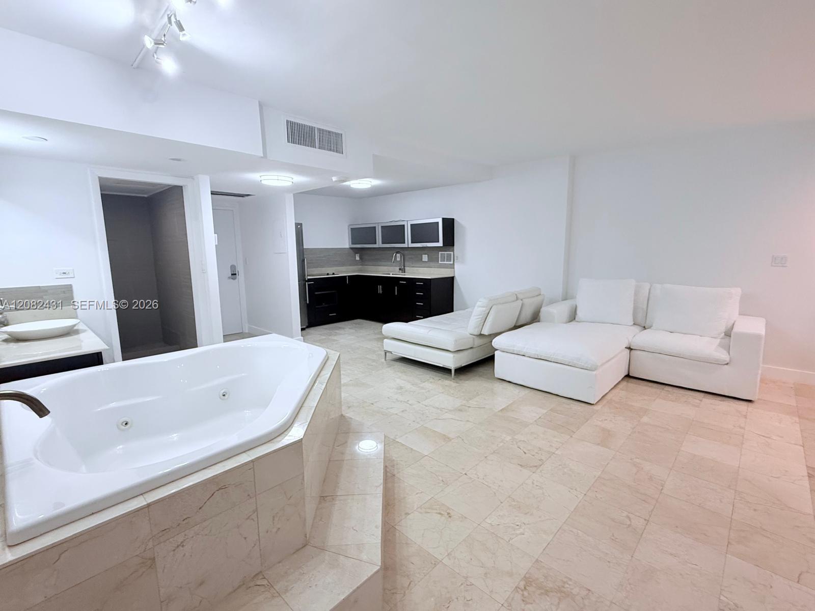 2301 Collins Avenue