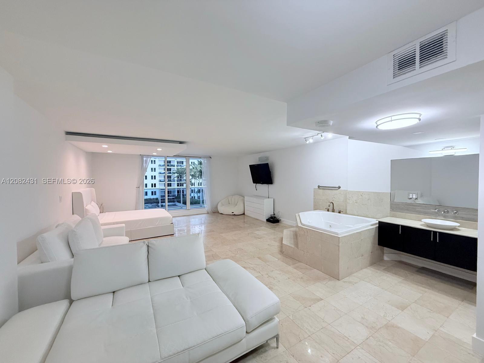 2301 Collins Avenue