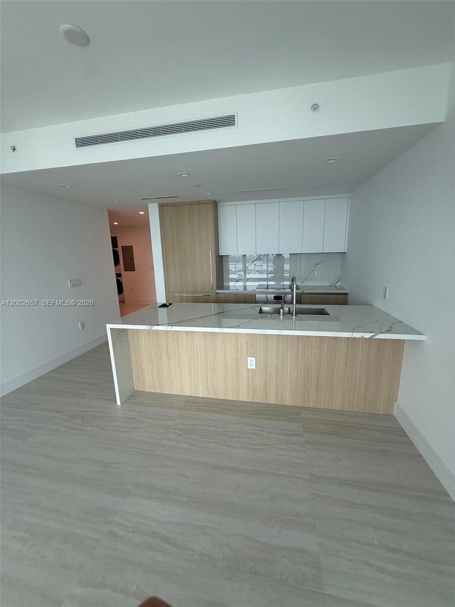 2411 Laguna Circle