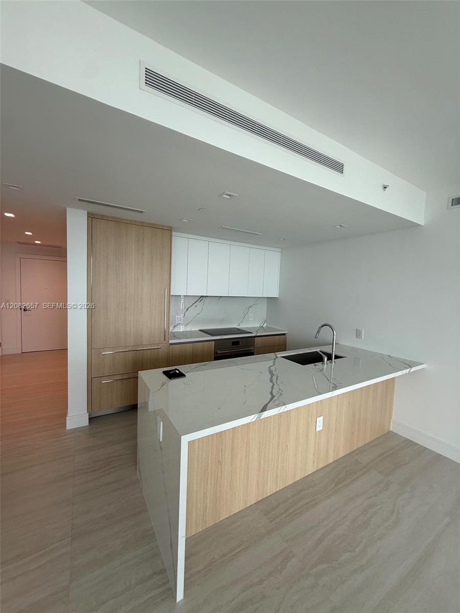 2411 Laguna Circle