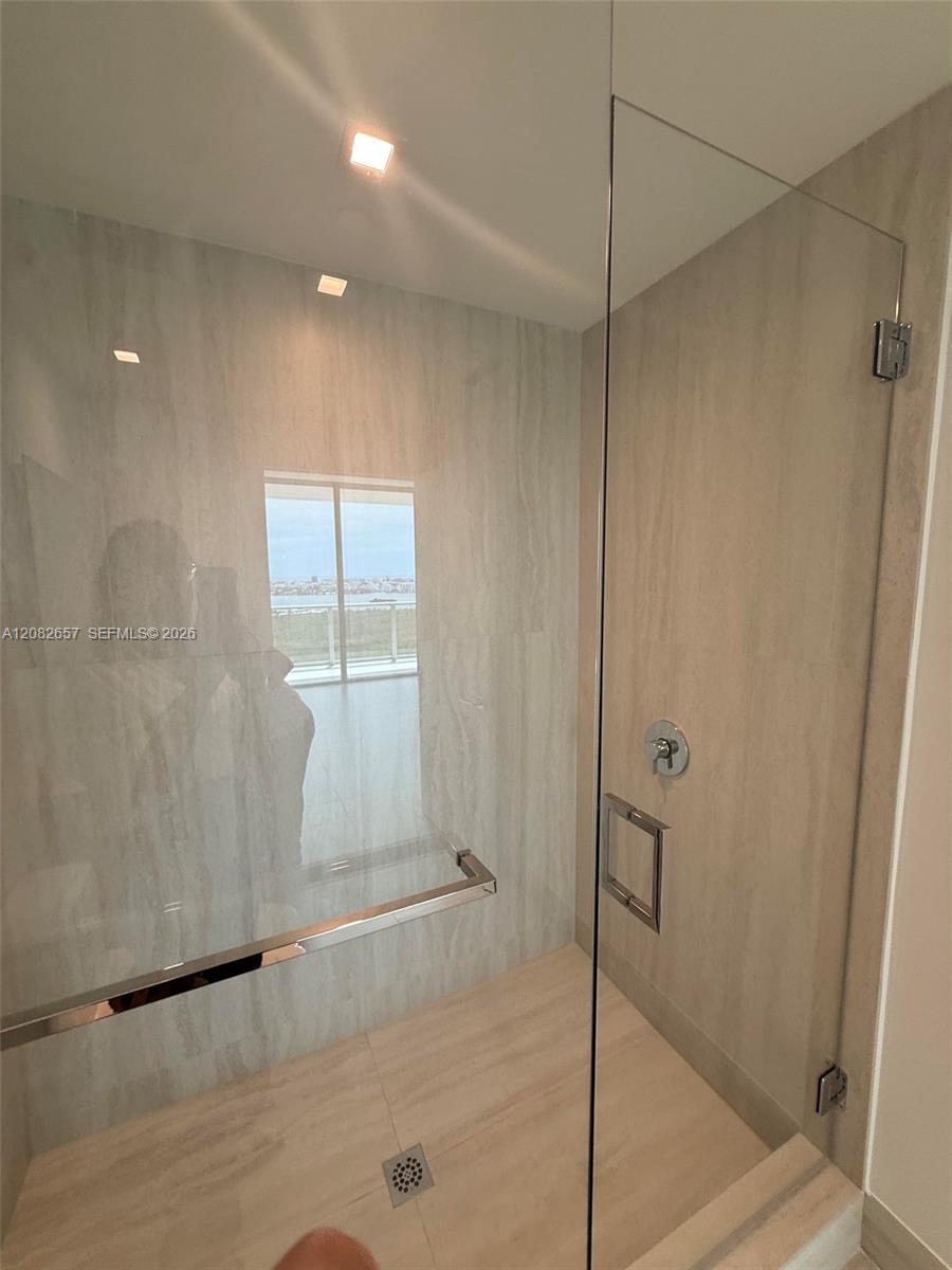 2411 Laguna Circle