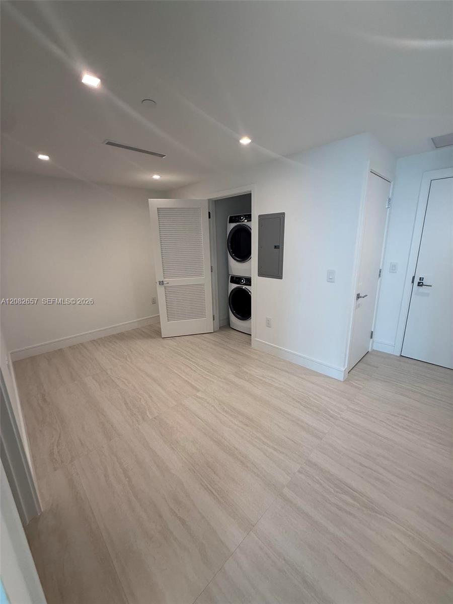 2411 Laguna Circle