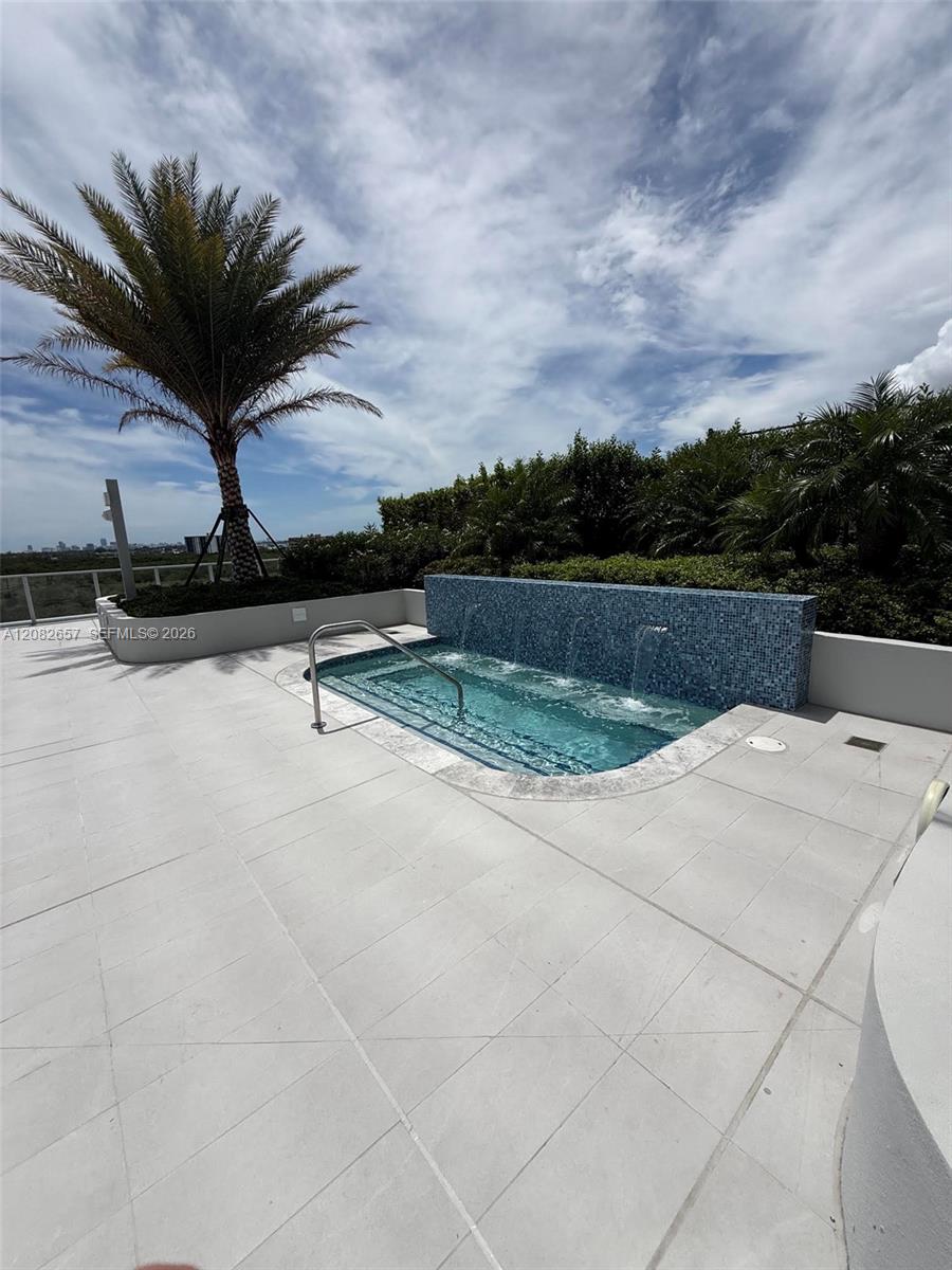 2411 Laguna Circle