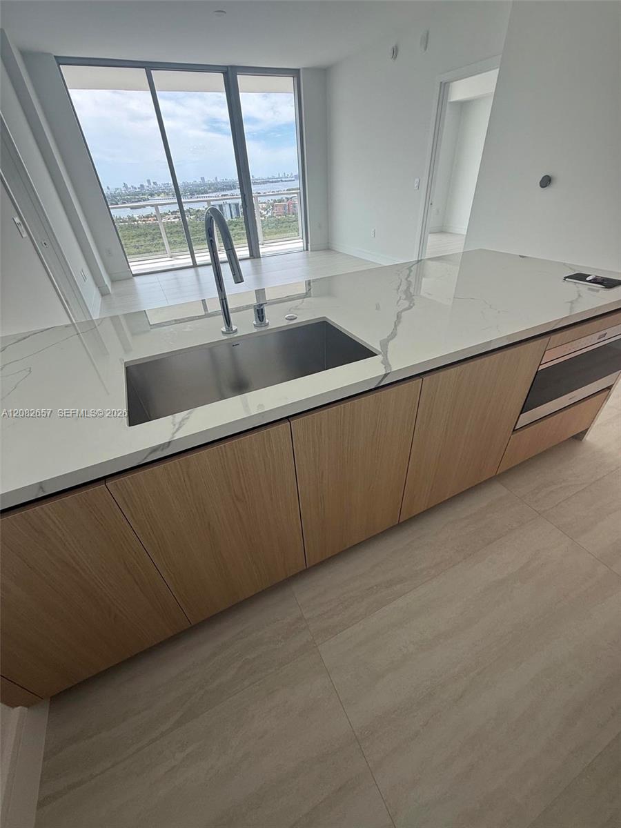 2411 Laguna Circle