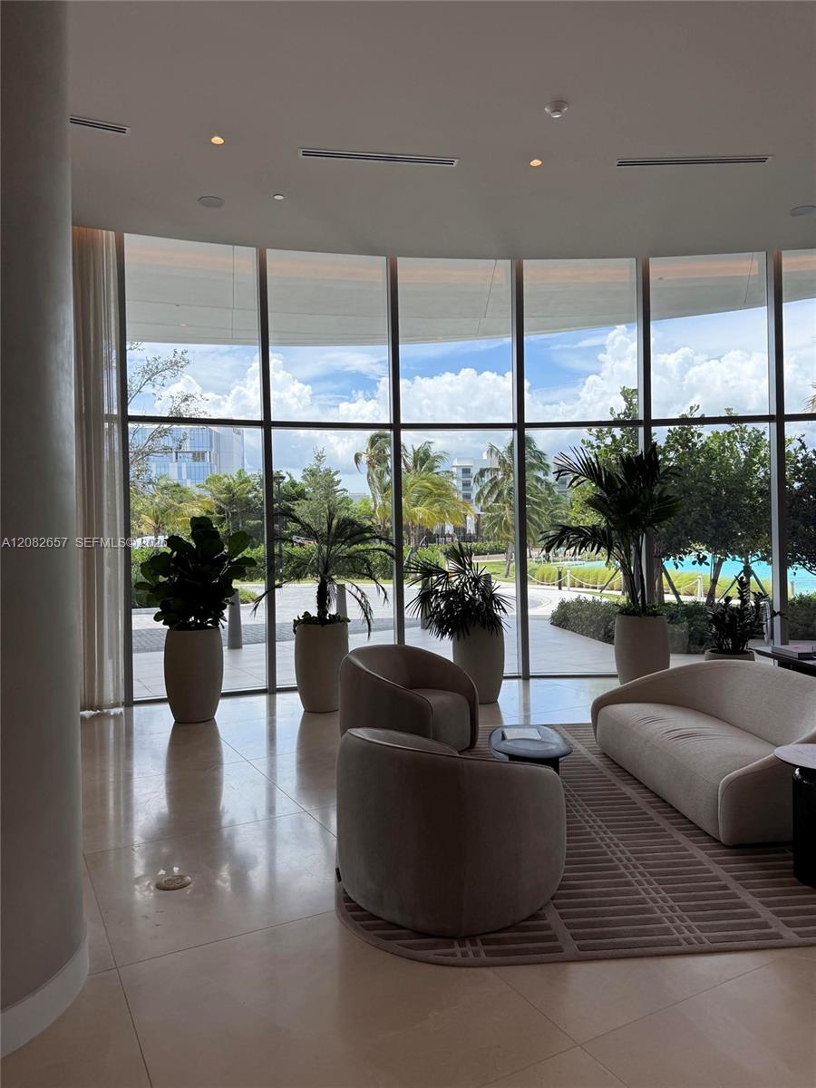 2411 Laguna Circle
