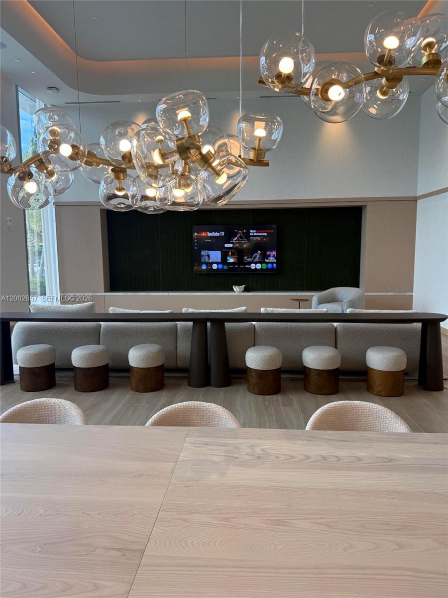 2411 Laguna Circle