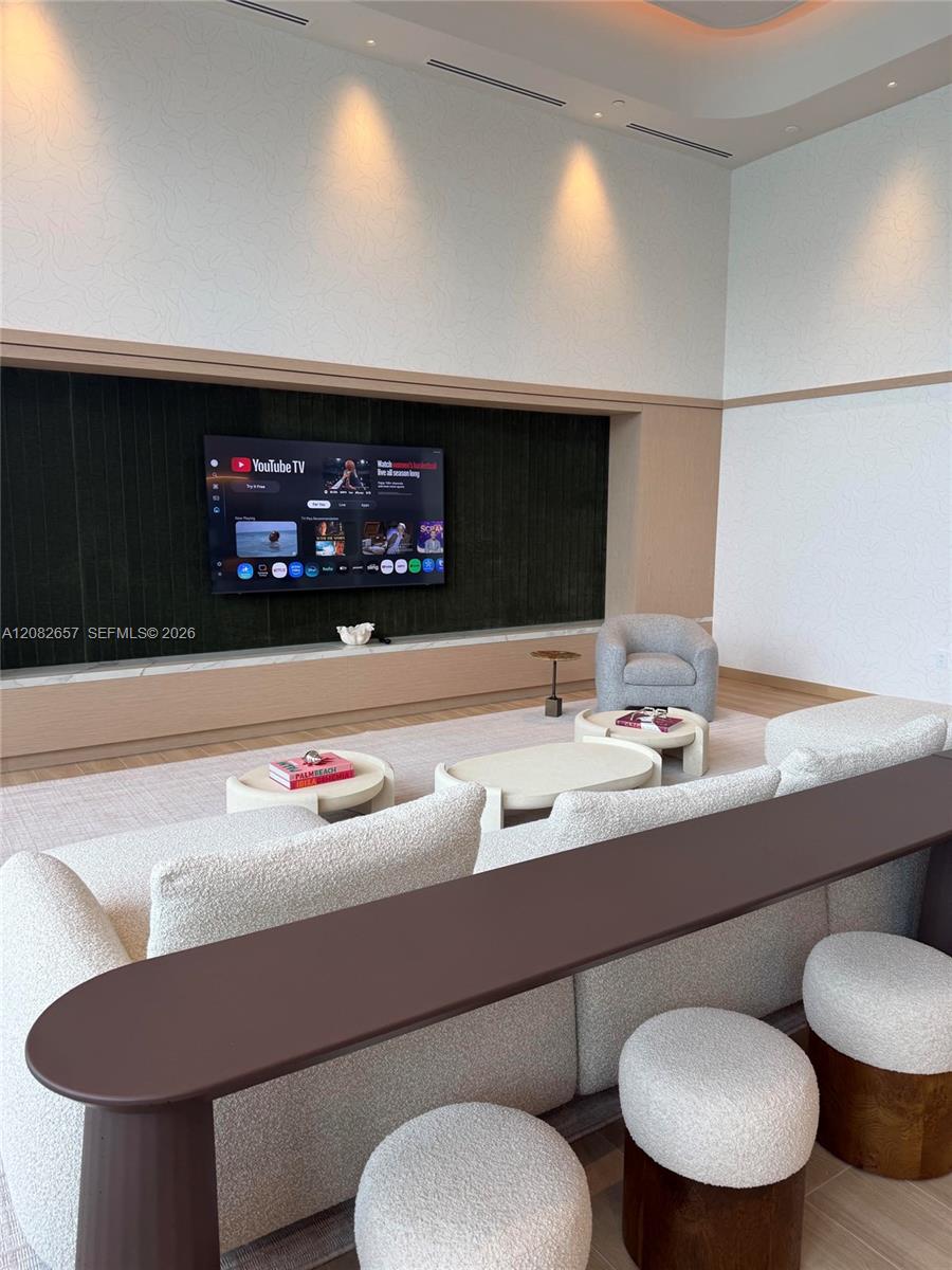 2411 Laguna Circle