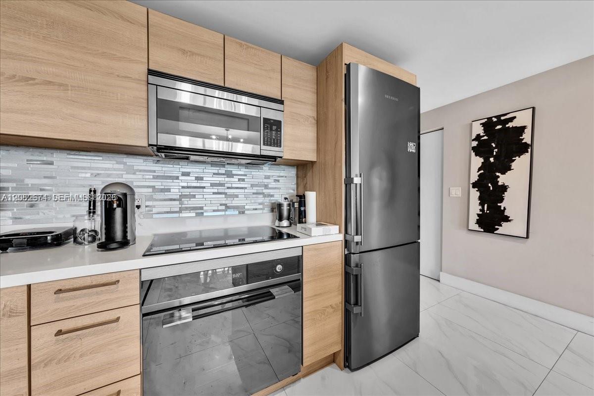 16385 Biscayne