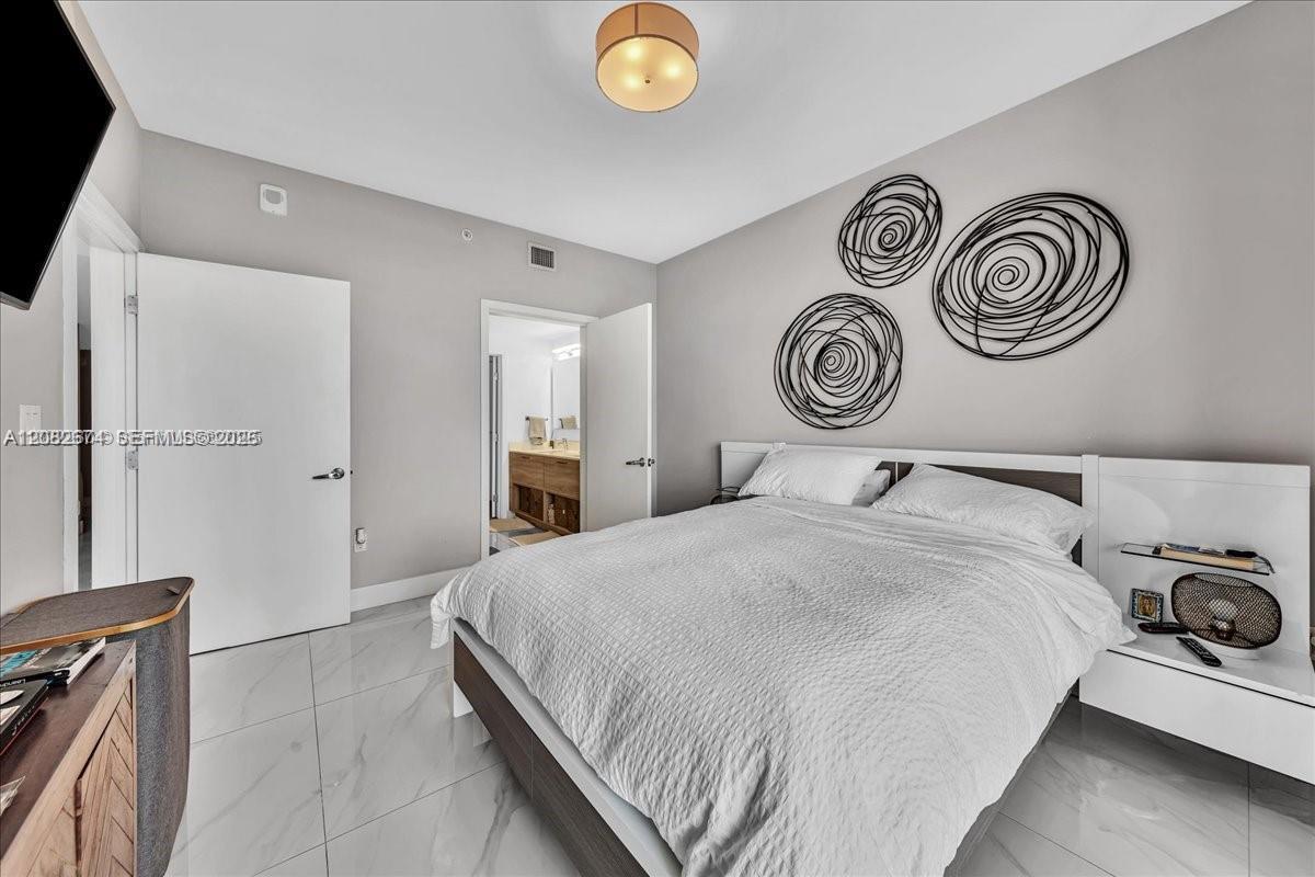 16385 Biscayne
