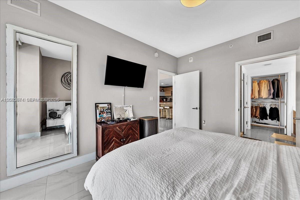 16385 Biscayne