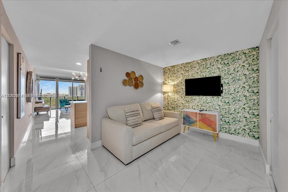 16385 Biscayne
