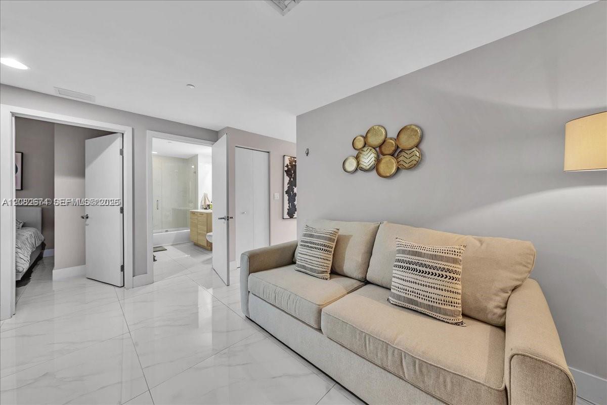 16385 Biscayne