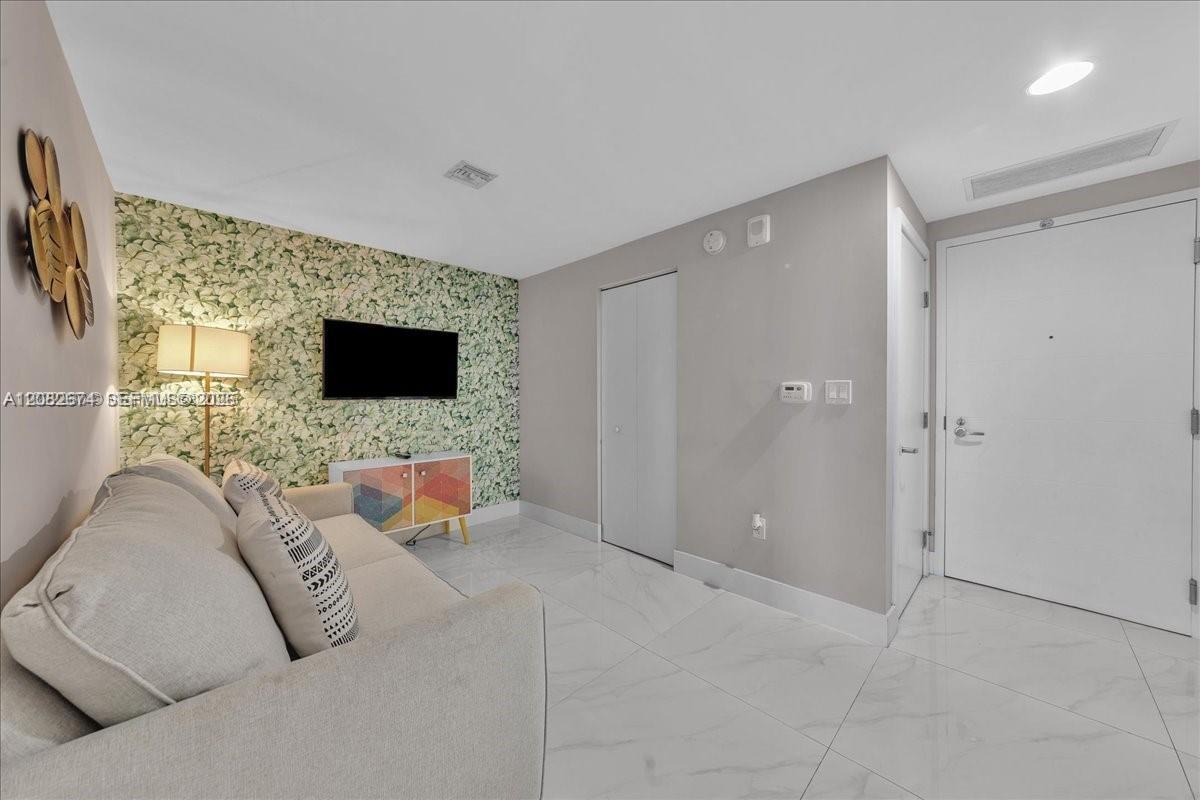 16385 Biscayne